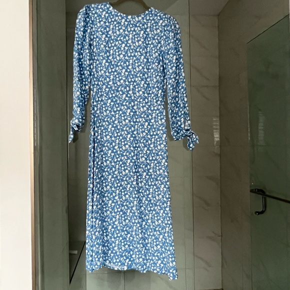 Reformation Port Dress in blue and white floral. Size 2. - Picture 1 of 2